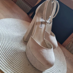 Klackskor - Oanvända beige/gammelrosa.  