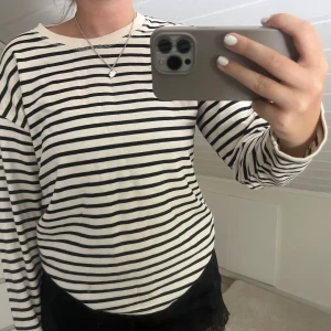 randig tröja - randig tröja från zara, aldrig använd 