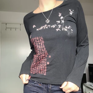 Miss sixty tröja - Suuuper fin Miss sixty tröja som är super bekväm!!❣️ Står XL i tröjan men sitter som s-m (har själv xs)😊