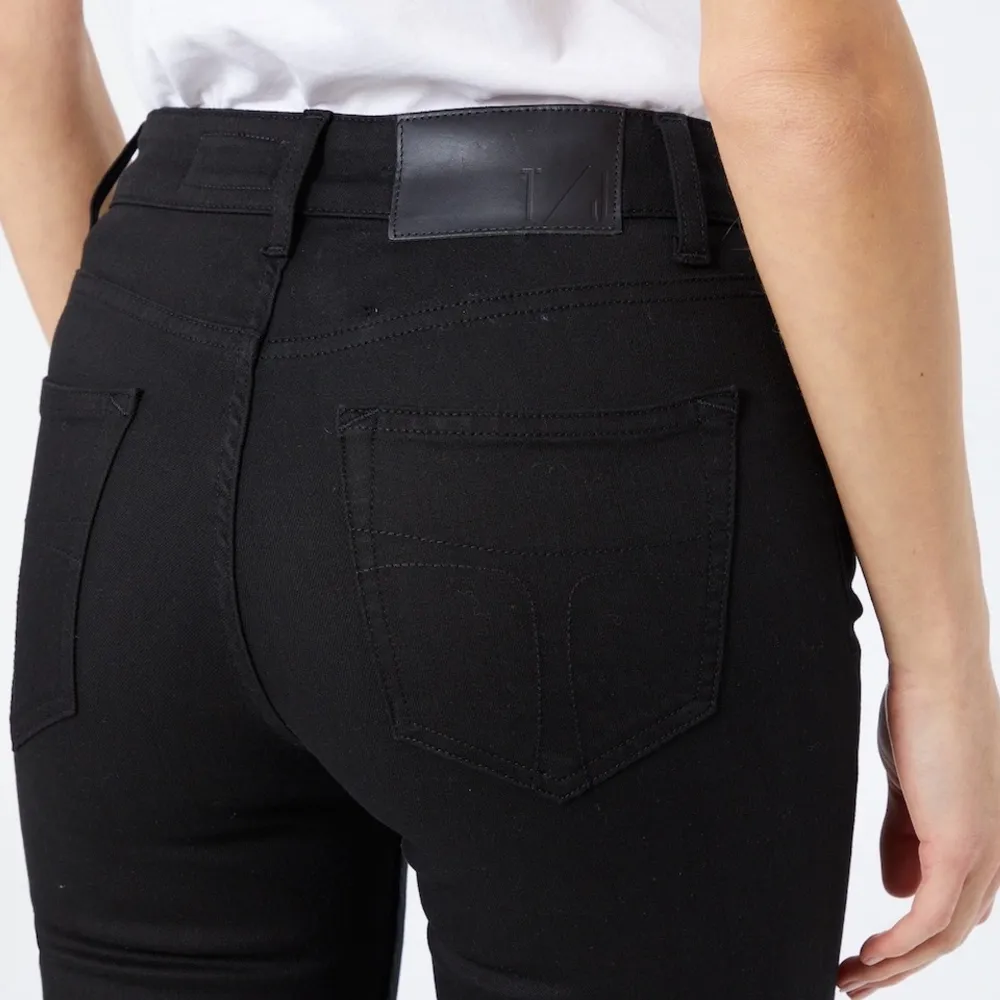 Jättesnygga jeans från tiger of sweden i modellen Kelly, som tyvärr inte kommer till användning längre, jättefint skick, köparen står för frakt . Jeans & Byxor.