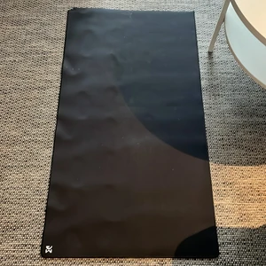 Stor mus matta till gaming bord  - Använd sönder på ett hörn men ingen annan stans. 