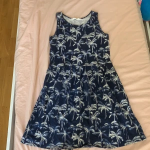 Jag säljer en klänning  - 170meter 