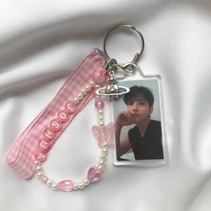 Joshua Seventeen keychain - Handgjord seventeen merch 💖 kan även göra customs till andra grupper/medlemmar🌸 dma för gratis frakt med frimärke (icke spårbar) 