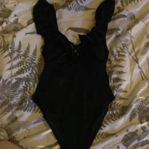 Baddräkt  - Baddräkt som sitter extremt snyggt på, ger former och sitter allmänt bra och är skön❤️