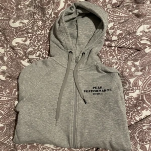 Peak performance hoodie - Peak hoodie i fanatiskt skick!  Stl S 
