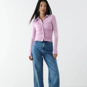 Långärmad top - Långärmad top från Gina Tricot i nyskick!💞 Perfekt nu när våren börjar falla in🫶🏻