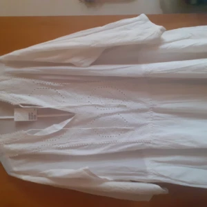 Tunika  - Vit tunika xl. Aldrig använd. 