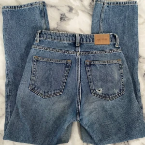 Jeans WEEKDAY - Jeans från weekday Ingen storlek står men passar mig perfekt som är en 34 150kr,💗💗