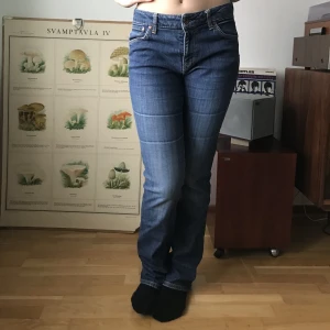 Crocker jeans - Säljer dessa crocker jeans, dem är i bra skick bortsätt från fickan (se bild 3) där en liten tråd börjat gå upp
