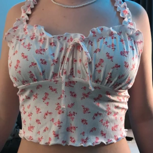 Linne - Linne från shein som är helt oanvänd:) säljer pga att banden va för stora <3