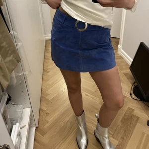 Mockakjol  - Mockkjol i blått med silver buckla.