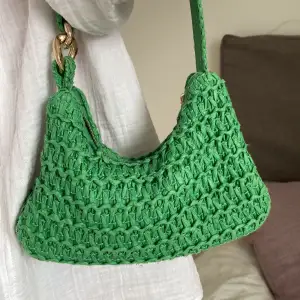 Grön handväska endast använd ett fåtal gånger 