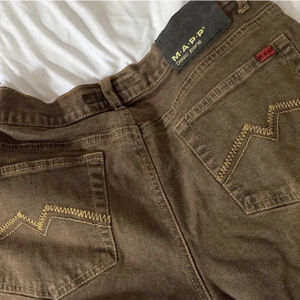 Bruna baggy jeans typ från secondhand. Köparen står för frakt. Jeans & Byxor.