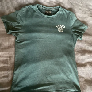 Morris t-shirt  - Jag säljer min morris t-shirt. Skick 10/10. Knappt använd.