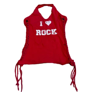 Topp - Fin röd halterneck topp från only💞 aldrig använd och bokstäverna är så i designen. Storlek L men funkar som en S också bara att den är stretchig💗