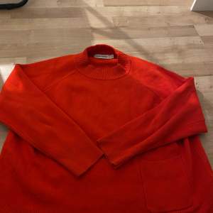 En superfin röd Carin Wester tröja! Sällan använd. 