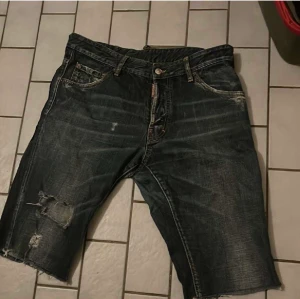 Ds2 short  - Ds2 short finns hallonbergen är äkta stolek 52 
