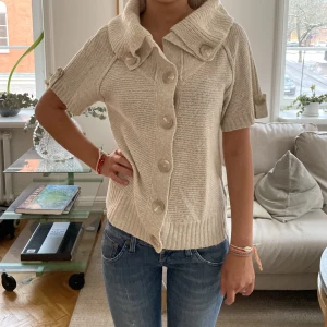 Sååå snygg kofta😍😍😍 - Så fin kofta med knappar😍 Drömmig kofta nu till våren😁☺️