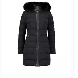 MACKAGE JACKA DAM - Fick i julklapp men jag har inte andvänt den pga att den är för stor för mig. Den är ifrån johnells äkta päls, pälsen går att ta av också. Väldigt varm och skön. För fler bilder av jackan kontakta mig. Pris kan diskuteras. STORLEK XS. Org pris 13,699kr. 