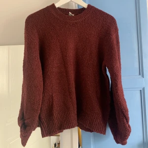 Stickad tröja  - Stickad tröja för Nelly, nästanintill aldrig använd. Storlek Xs ❤️