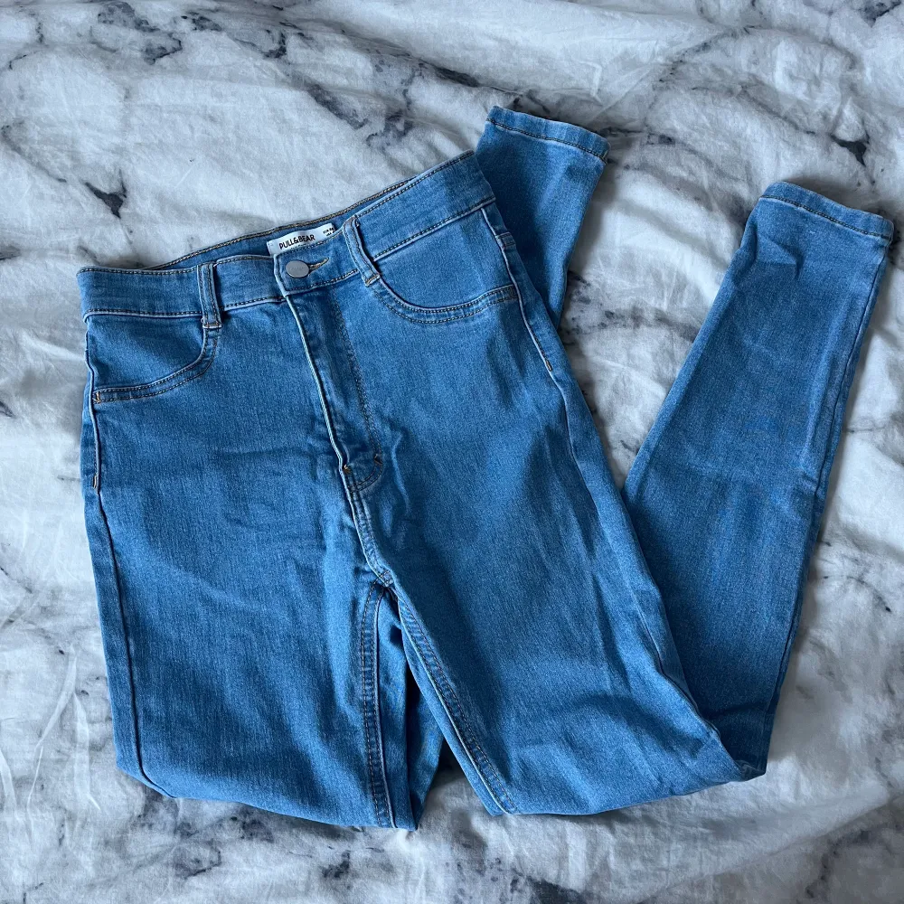 Skinnyjeans från Pull&Bear, jättebra skick👍. Jeans & Byxor.
