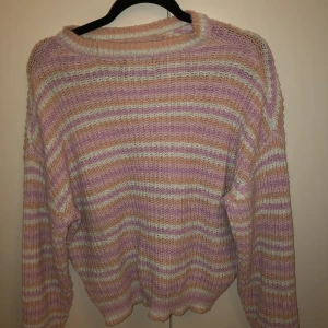 Pastell stickad Vila  - Pastell stickad vila tröja, knappt använd 