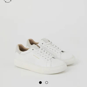 Björn Borg skor - Nu säljer jag mina helt nya skor då dom va för små, använda en skoldag ca. Nypris 1000kr, mitt pris: 500kr exklusive frakt!