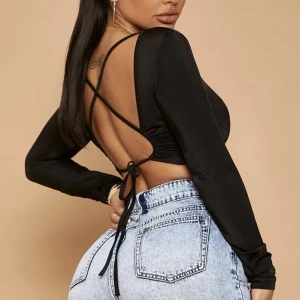 Tröja med öppen rygg - Super fin tröja med öppen rygg, aldrig använd!