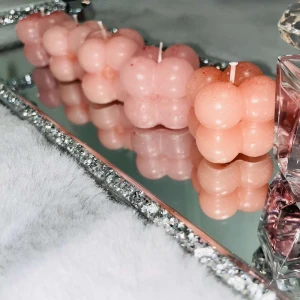 Doftljus - Hej! Har nu börjat sälja doftljus i skitfin rosa färg, passar både till decor för rum men även fint att tända för en mysig vibe! Frakten 10 kr❤️