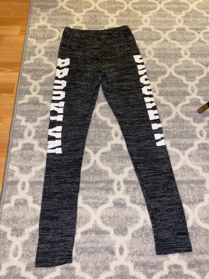 träningsbyxor - Fint skick, storlek xxs, luftiga