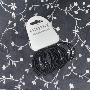 Svarta tofsar - Nya tofsar som inte är till användning. Köparen står för frakten ❤️