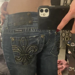Missme jeans med flare - Intressekoll på mina missme jeans som jag inte haft användning av. Fyndade dem på secondhand ca 1 månad sedan, men som inte känt som min still. Så fort någon ör intresserad o kmr med bra pris förslag säljs dem!! Var inte rädd för att höra av<33💕💓💞