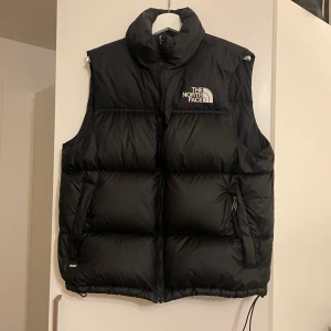 North face väst  - Västen är i Bra skick🤩
