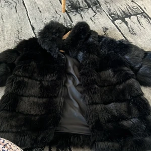 Jacka  - En fluffy jacka från Nelly 