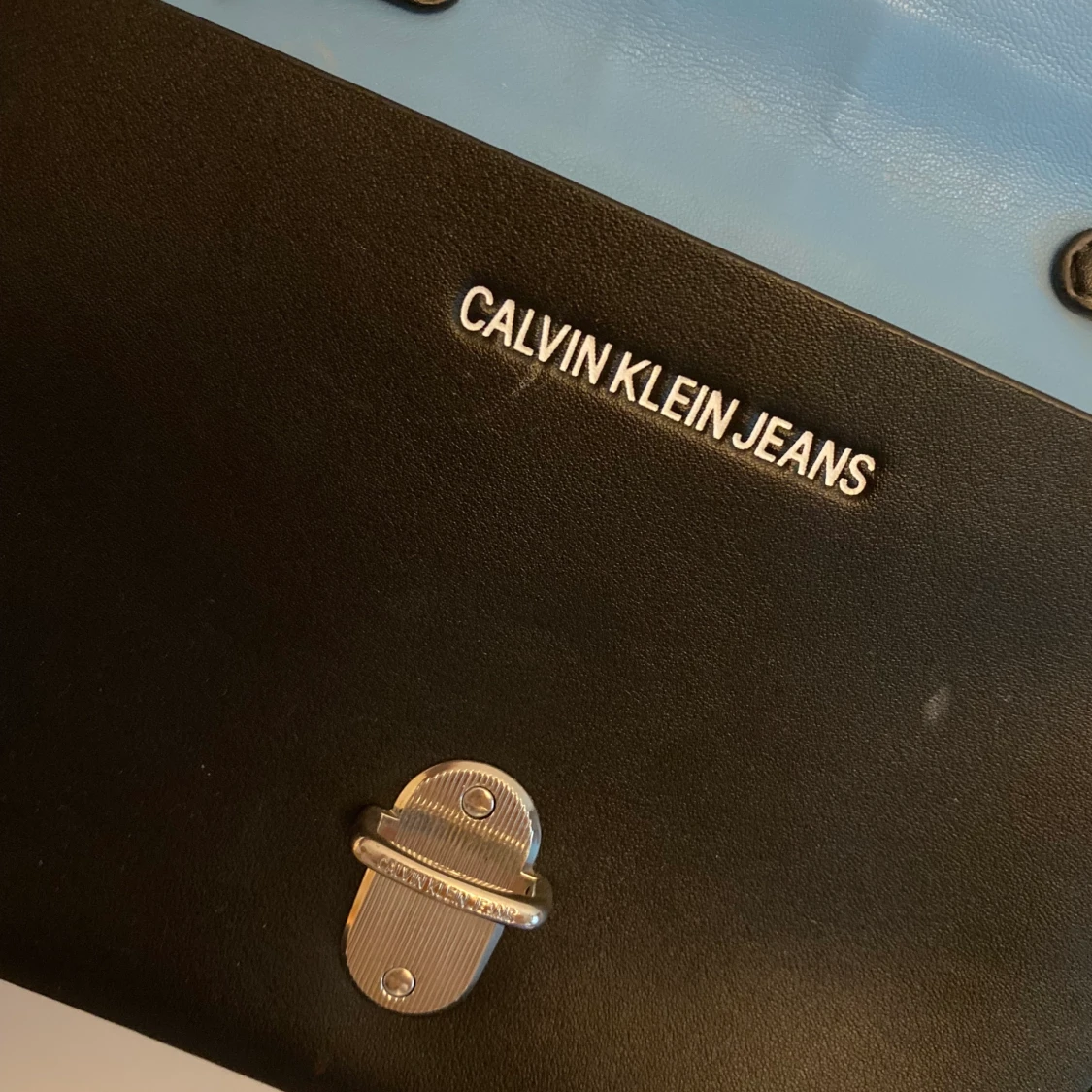 Calvin Klein crossbody väska - 91