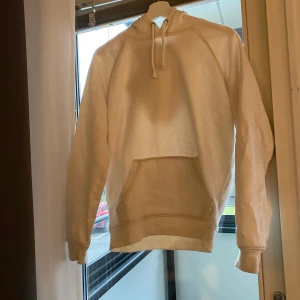 Bikbok hoodie - Bikbok’s vanliga hoodie. Nypris 300 Mitt pris 90