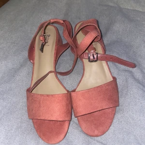 Helt nya skor - Helt nya oanvända skor