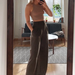 Beige croptop - Begie croptop i oanvänt skick 🤎