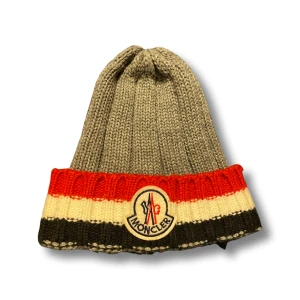 Moncler Mössa - Inte äkta, pris kan diskuteras 