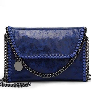 Blå stella McCartney väska - Blå väska som är stella McCartney liknande som är lite glittrig, jötte cool färg. Inte en riktig men ser identisk ut vädligt bra skick kom privat för bilder eller frågor💕