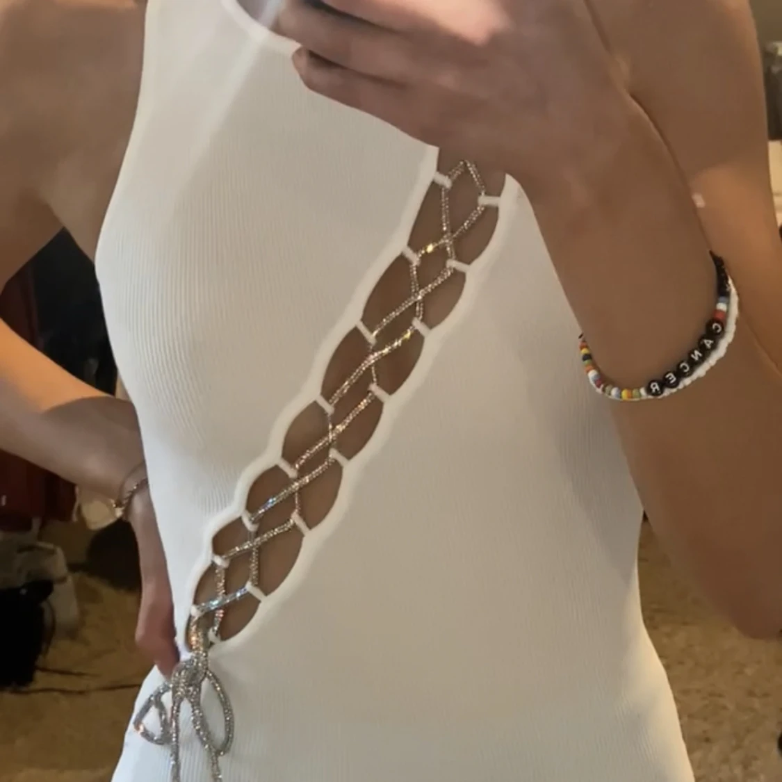 Vit Bershka klänning m. glittrig snörning - 91