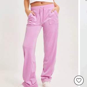 Säljer mina rosa juicy byxor köpta i sommras från Nelly. Säljer på grund av att jag inte får någon användning av dom. Skriv privat fel frågor eller privata bilder