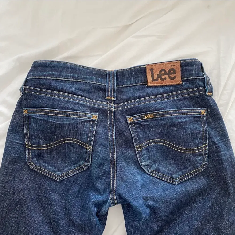 Lågmidjade Lee jeans 💞.Midja: 73cm innerbenslängd:76cm . Jeans & Byxor.
