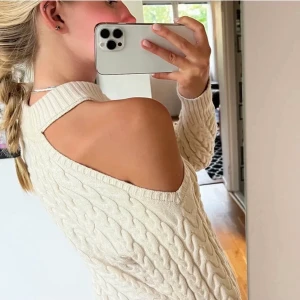 One shoulder tröja  - Super snygg tröja som inte längre sälja på zara ! 💕