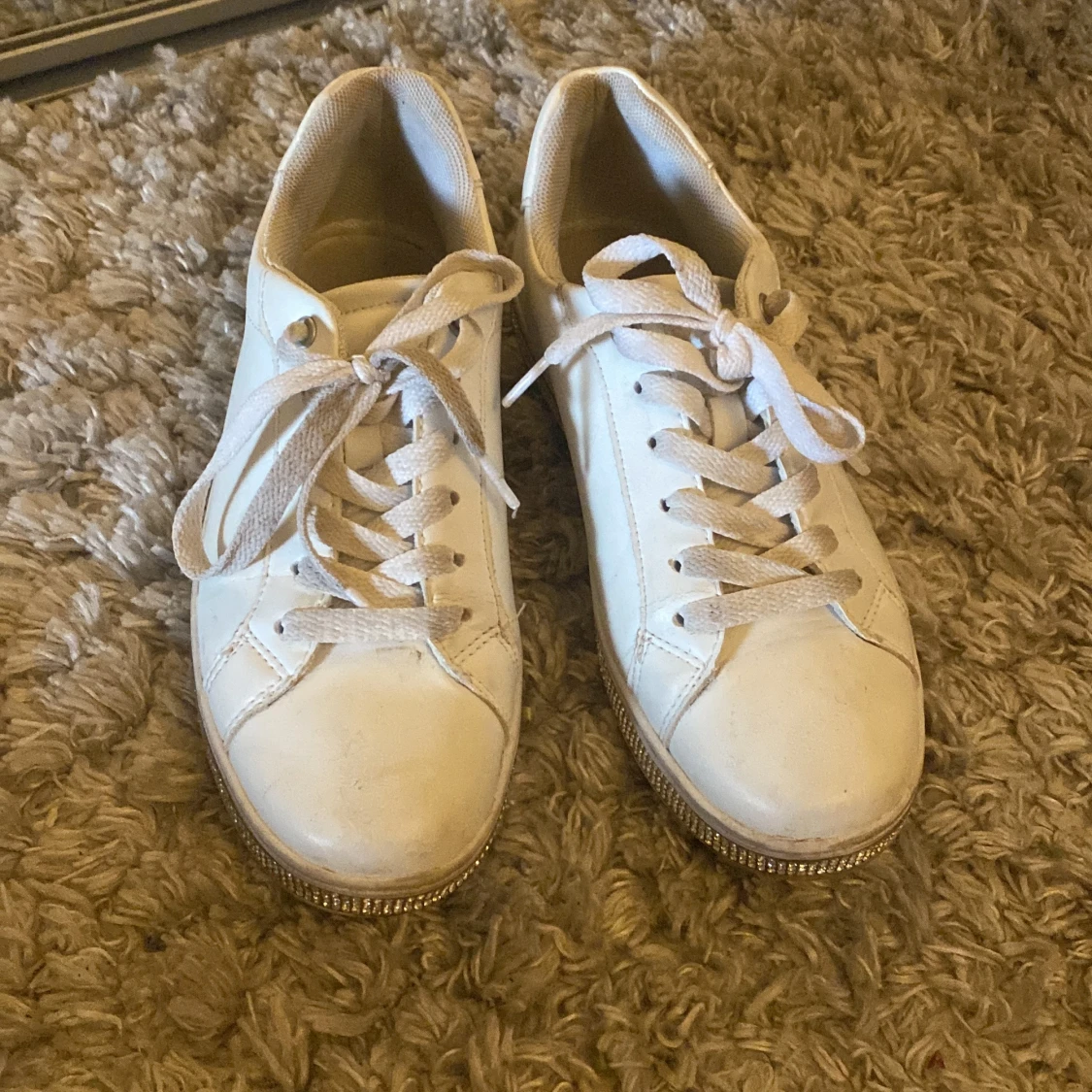Vita skor  - 90