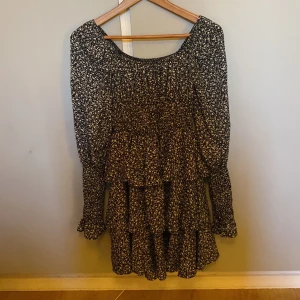 Fin klänning - Super fin klänning från shein! Använd 1 gång men ser helt oanvänd ut💕