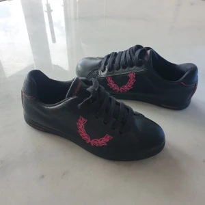 Fred perry skor 36 - Använda 1 gång. 