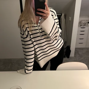 randig stickad  - Denna är inte riktigt min stil så jag får tyvärr inte användning för den men den är superfin till hösten!💞 Bra skick och köpte den för 400kr