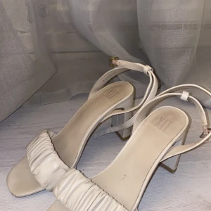 Xit klackar - Storlek 36 använda en gång på balen