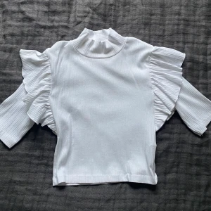 Zara topp  - Jättefin zara-topp som jag aldrig använt. Köpte i våras, men har inte kommit till användning. Nypris - 250kr 